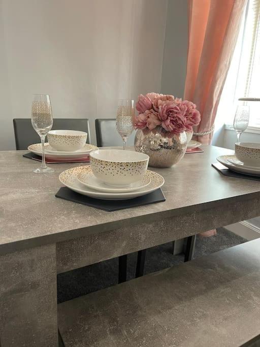 Two Bedroom Apartment-Central Edinburgh-Old Town-Licensed المظهر الخارجي الصورة