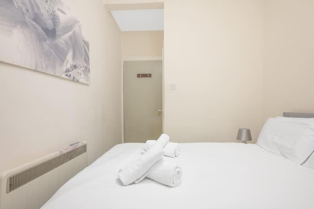 Two Bedroom Apartment-Central Edinburgh-Old Town-Licensed المظهر الخارجي الصورة