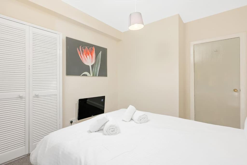 Two Bedroom Apartment-Central Edinburgh-Old Town-Licensed المظهر الخارجي الصورة