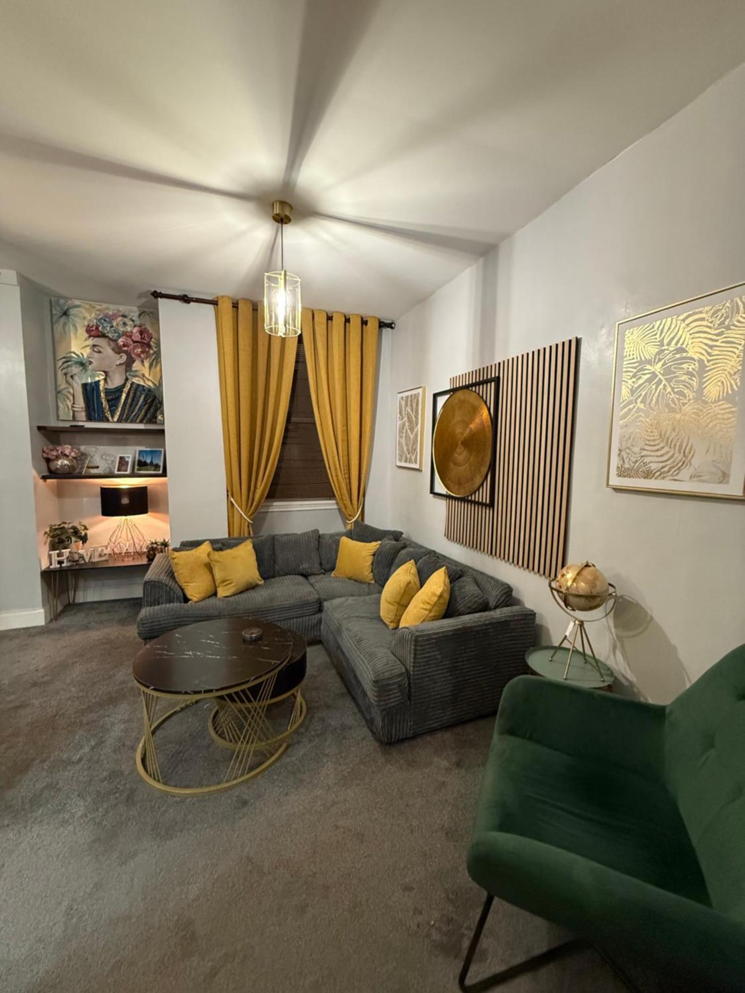 Two Bedroom Apartment-Central Edinburgh-Old Town-Licensed المظهر الخارجي الصورة