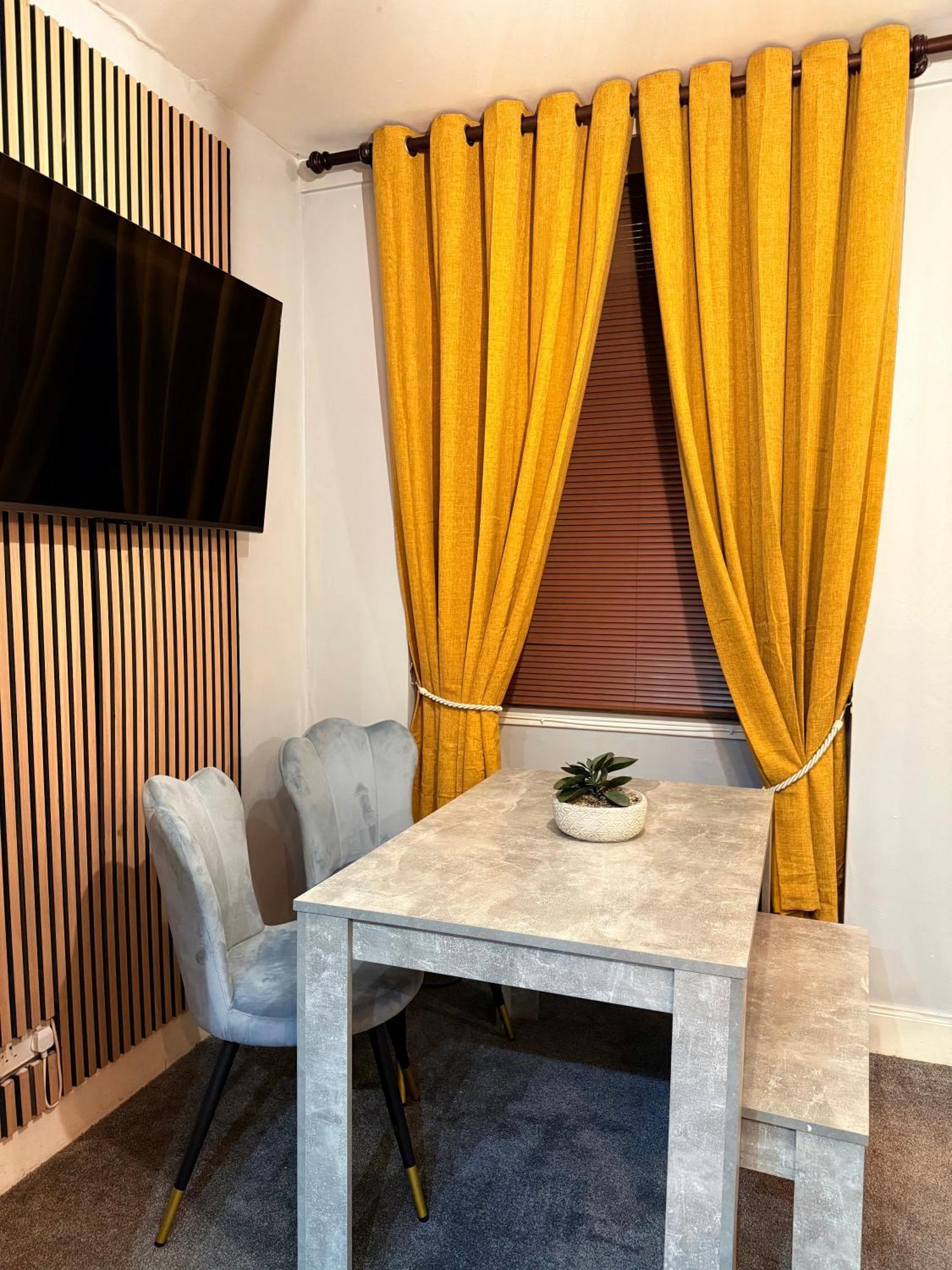 Two Bedroom Apartment-Central Edinburgh-Old Town-Licensed المظهر الخارجي الصورة