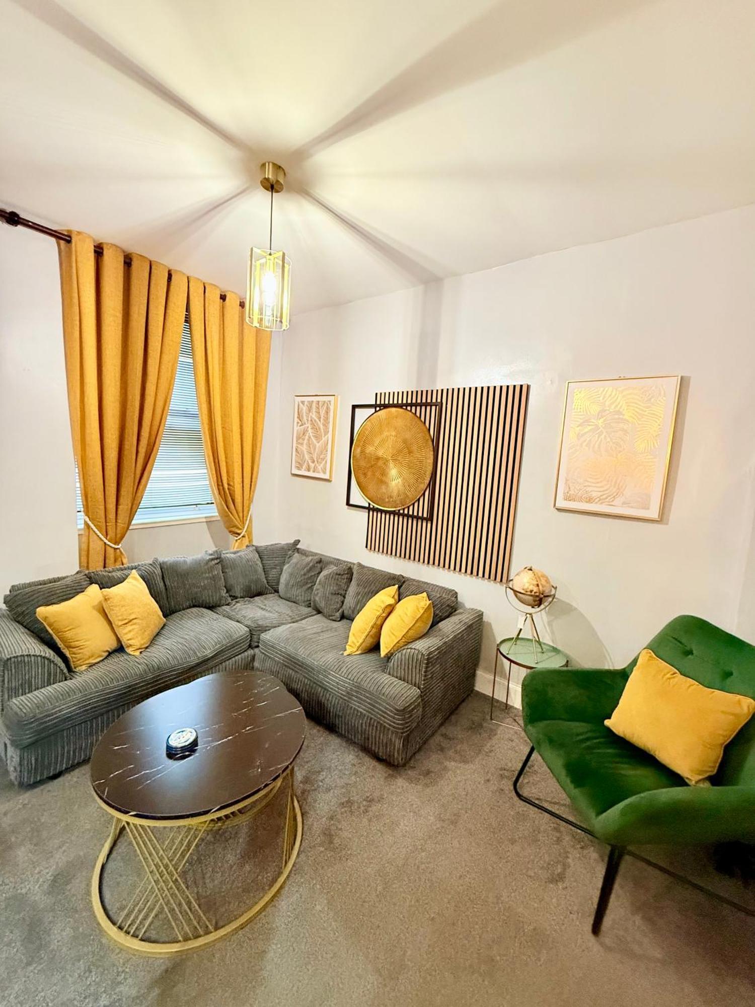 Two Bedroom Apartment-Central Edinburgh-Old Town-Licensed المظهر الخارجي الصورة