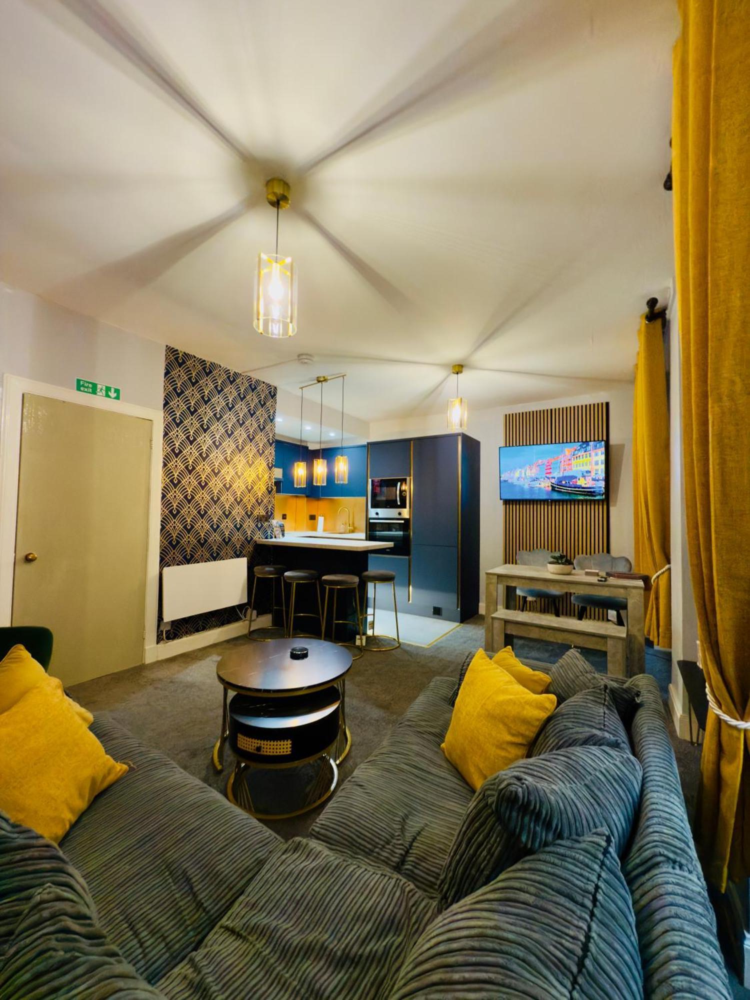 Two Bedroom Apartment-Central Edinburgh-Old Town-Licensed المظهر الخارجي الصورة